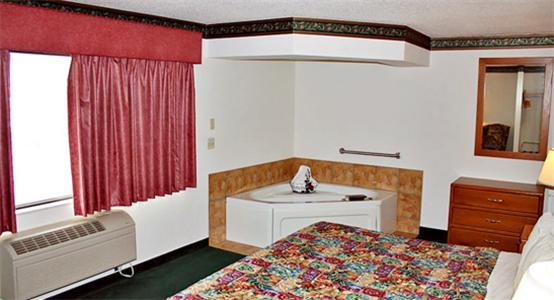 Fairbridge Inn & Suites In Caledonia Room photo